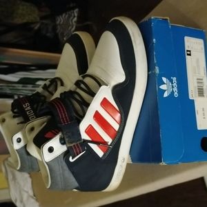 Adidas AR 2.0 sneakers, size 10.5